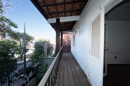 Varanda de casa à venda com 4 quartos, 325m² em Cidade Jardim, Belo Horizonte