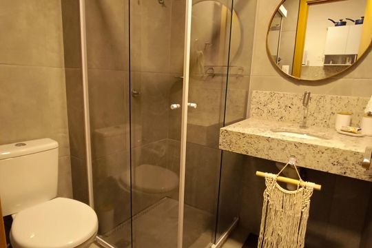 Banheiro de kitnet/studio para alugar com 1 quarto, 22m² em Barra, Salvador