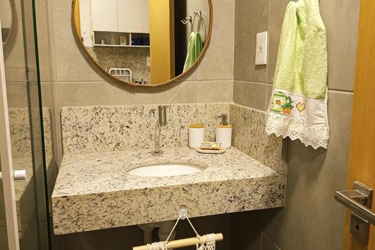 Banheiro de kitnet/studio para alugar com 1 quarto, 22m² em Barra, Salvador