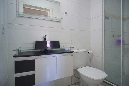 Banheiro Corredor de apartamento para alugar com 2 quartos, 46m² em Passo das Pedras, Porto Alegre