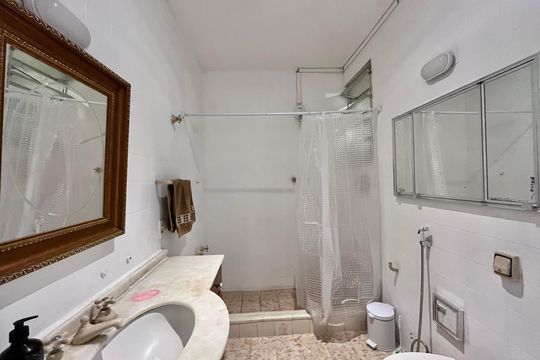 Banheiro de apartamento para alugar com 2 quartos, 93m² em Leblon, Rio de Janeiro