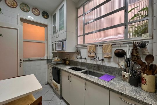 Cozinha  de apartamento à venda com 3 quartos, 121m² em Leblon, Rio de Janeiro