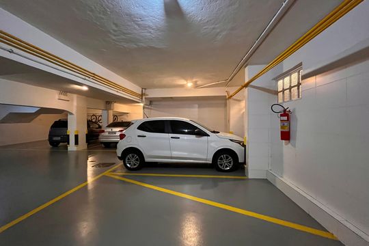 Garagem  de apartamento à venda com 3 quartos, 121m² em Leblon, Rio de Janeiro