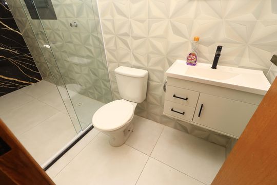 Banheiro social de apartamento para alugar com 1 quarto, 34m² em Piatã, Salvador