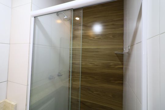Banheiro de apartamento para alugar com 2 quartos, 53m² em City Bussocaba, Osasco