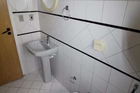 Banheiro de apartamento para alugar com 2 quartos, 65m² em Jardim das Colinas, São José dos Campos