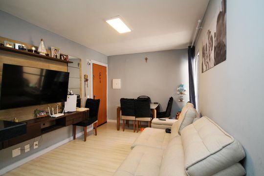 Sala de apartamento para alugar com 2 quartos, 49m² em Jardim Ipes, Cotia