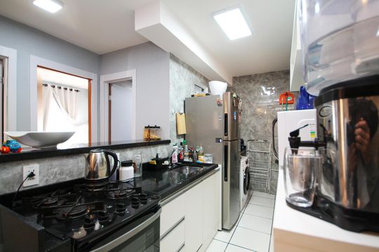 Cozinha de apartamento para alugar com 2 quartos, 49m² em Jardim Ipes, Cotia