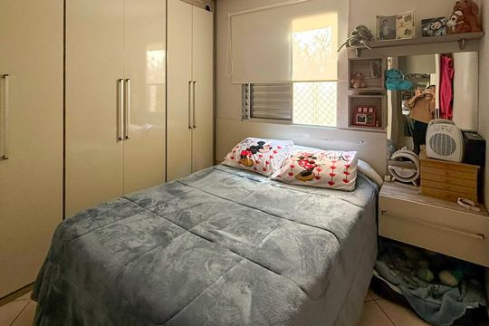 Quarto 1 de apartamento à venda com 2 quartos, 52m² em Jardim Arco-iris, Diadema