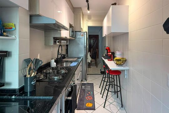 Cozinha de apartamento à venda com 2 quartos, 52m² em Jardim Arco-iris, Diadema
