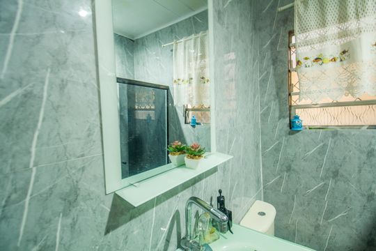 Banheiro de casa à venda com 2 quartos, 94m² em Realengo, Rio de Janeiro