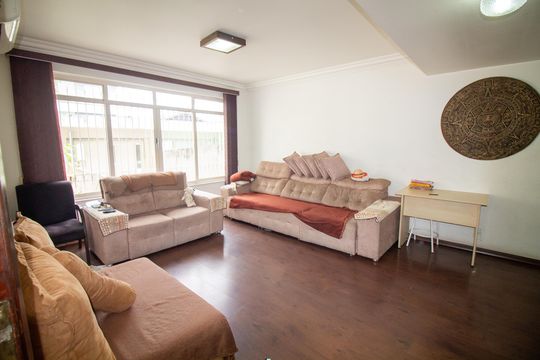 Casa à venda com 3 quartos, 216m² em Jardim Casablanca, São Paulo