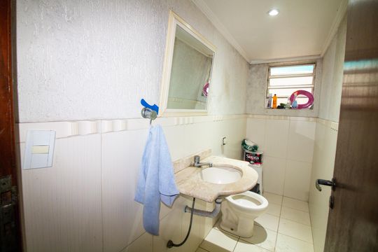 Lavabo de casa à venda com 3 quartos, 216m² em Jardim Casablanca, São Paulo