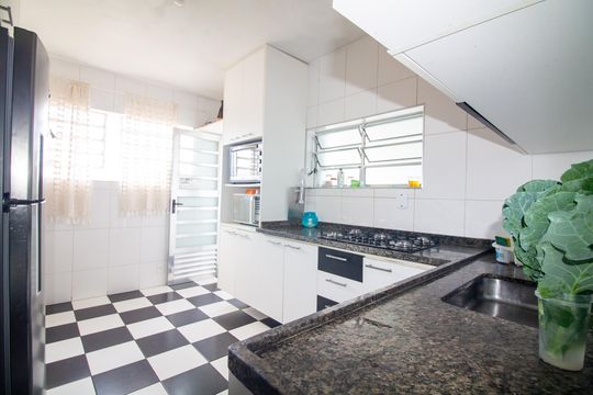 Cozinha de casa à venda com 3 quartos, 216m² em Jardim Casablanca, São Paulo