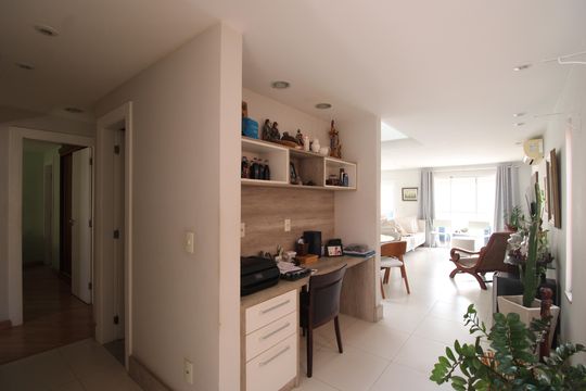 Sala - Corredor de casa de condomínio à venda com 3 quartos, 250m² em Taquara, Rio de Janeiro