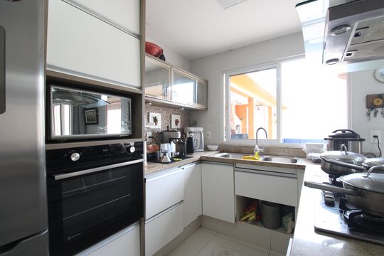 Cozinha de casa de condomínio à venda com 3 quartos, 250m² em Taquara, Rio de Janeiro