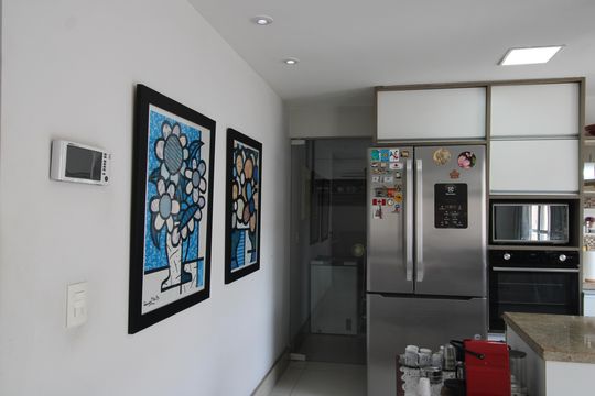 Área de serviço - Porta de acesso de casa de condomínio à venda com 3 quartos, 250m² em Taquara, Rio de Janeiro