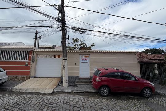 Fachada de casa de condomínio à venda com 3 quartos, 250m² em Taquara, Rio de Janeiro