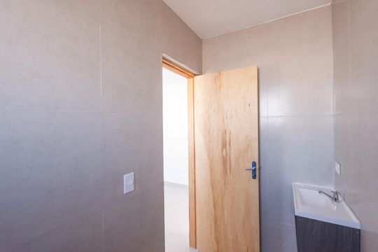 Banheiro de kitnet/studio para alugar com 1 quarto, 25m² em Areão, Taubaté