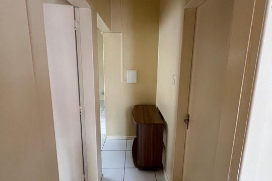 Corredor de apartamento à venda com 2 quartos, 60m² em Marechal Rondon, Canoas
