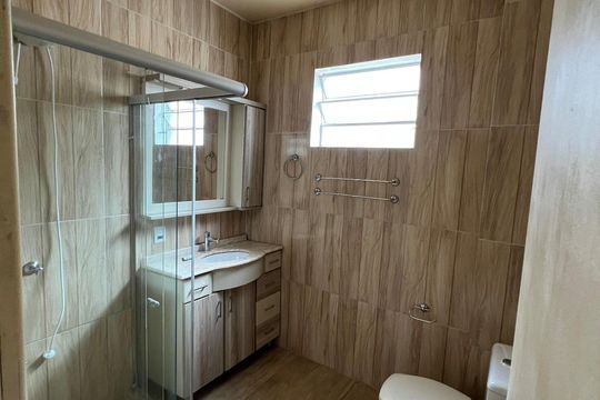Banheiro de apartamento à venda com 2 quartos, 60m² em Marechal Rondon, Canoas