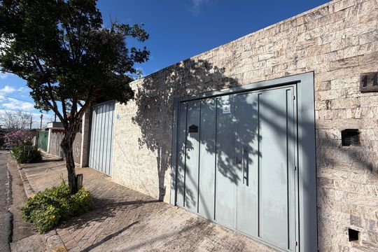 Fachada de casa à venda com 2 quartos, 100m² em Jardim Bonfiglioli, Jundiaí