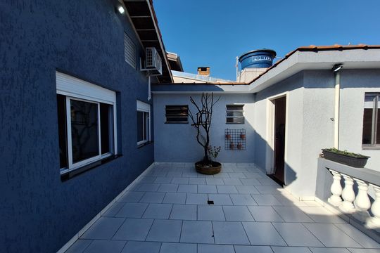 Quintal de casa à venda com 5 quartos, 224m² em Jardim Monte Libano, Santo André