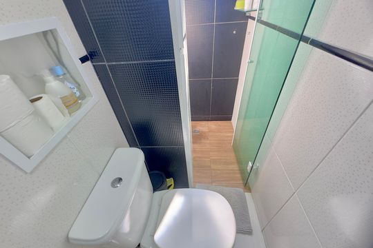 Banheiro de apartamento à venda com 2 quartos, 50m² em Hunnicutt, Guarulhos