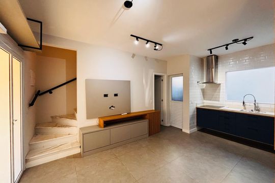 Sala de casa de condomínio à venda com 2 quartos, 85m² em Chácaras São Luís, Barueri