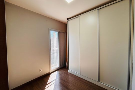 Closet da suíte de casa de condomínio à venda com 2 quartos, 85m² em Chácaras São Luís, Barueri