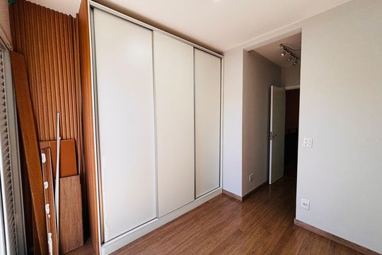 Closet da suíte de casa de condomínio à venda com 2 quartos, 85m² em Chácaras São Luís, Barueri
