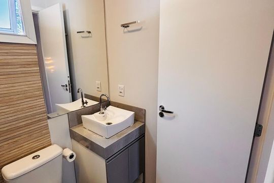 Banheiro de casa de condomínio à venda com 2 quartos, 85m² em Chácaras São Luís, Barueri