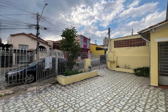 Área externa de casa para alugar com 3 quartos, 232m² em Vila Industrial (campinas), Campinas