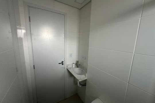 Banheiro de apartamento para alugar com 2 quartos, 112m² em Parque Bitaru, São Vicente