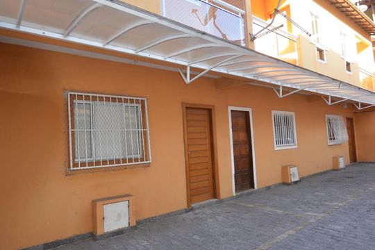 Fachada de casa à venda com 2 quartos, 74m² em Vila Valqueire, Rio de Janeiro