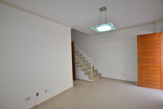 Sala de casa à venda com 2 quartos, 74m² em Vila Valqueire, Rio de Janeiro