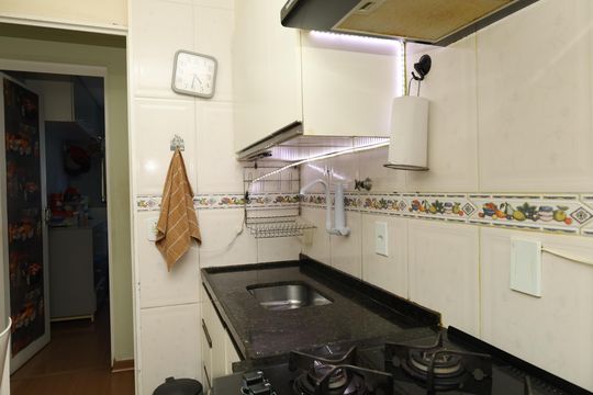Cozinha de apartamento à venda com 2 quartos, 48m² em Conjunto Residencial José Bonifácio, São Paulo