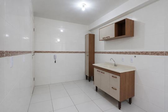 Cozinha de apartamento para alugar com 2 quartos, 64m² em Cascata do Imbuí, Petrópolis