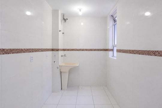 Área de serviço de apartamento para alugar com 2 quartos, 64m² em Cascata do Imbuí, Petrópolis