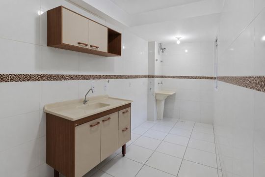 Cozinha de apartamento para alugar com 2 quartos, 64m² em Cascata do Imbuí, Petrópolis