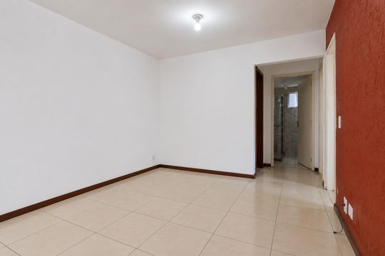 Sala de apartamento para alugar com 2 quartos, 64m² em Cascata do Imbuí, Petrópolis