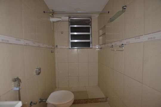 Banheiro de apartamento para alugar com 2 quartos, 72m² em Cascadura, Rio de Janeiro