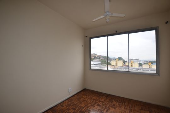 Sala de apartamento para alugar com 2 quartos, 72m² em Cascadura, Rio de Janeiro