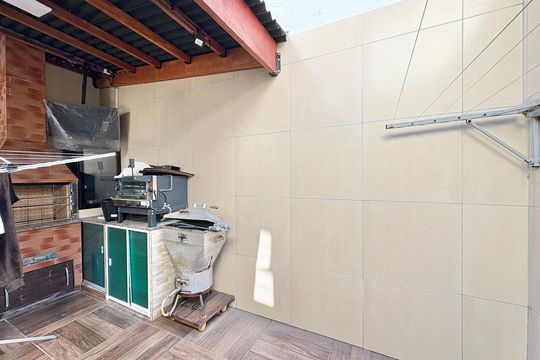 Quintal/ Churrasqueira  de casa à venda com 3 quartos, 140m² em Jardim Santo Elias, São Paulo