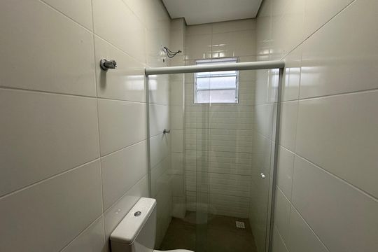 Banheiro de casa para alugar com 2 quartos, 50m² em Vila Valenca, São Vicente