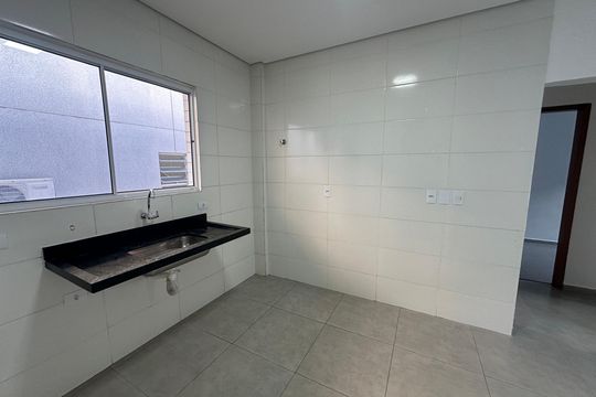 Cozinha de casa para alugar com 2 quartos, 50m² em Vila Valenca, São Vicente