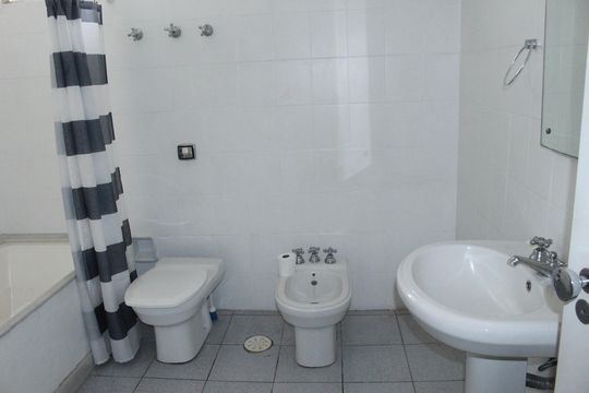 Banheiro de apartamento para alugar com 3 quartos, 130m² em Higienópolis, São Paulo