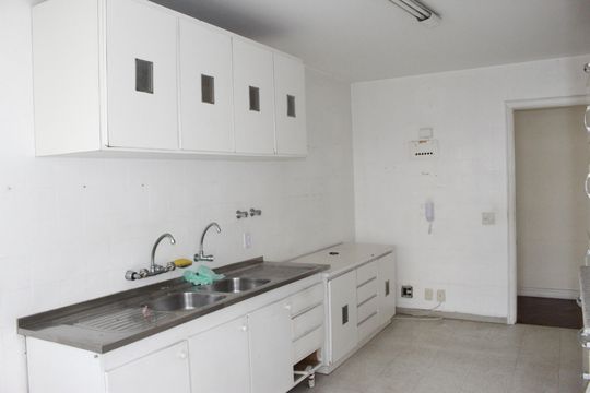 Cozinha de apartamento para alugar com 3 quartos, 130m² em Higienópolis, São Paulo