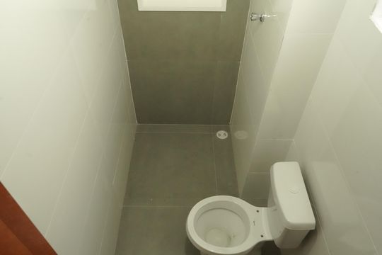 Banheiro de kitnet/studio para alugar com 1 quarto, 25m² em Vila Carrão, São Paulo