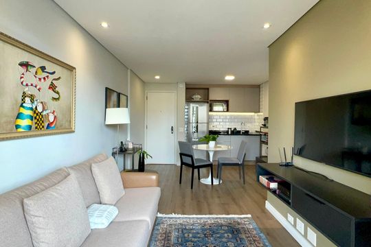 Sala de TV de apartamento à venda com 1 quarto, 43m² em Pinheiros, São Paulo